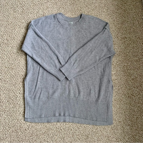 aerie Sweaters - Aerie gray crew neck sweater with side slits